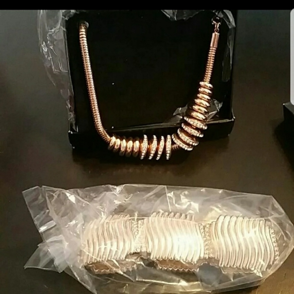 Gold tone heavy duty jewelry